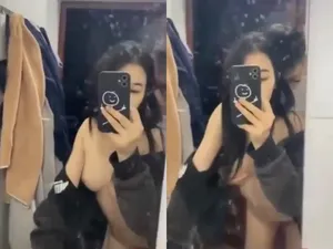 Gái xinh vú đẹp địt trộm ny cho thằng bạn thân xxx trong toilet