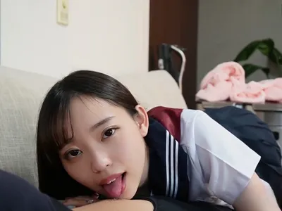 Nữ học sinh ngây thơ bị tên ba cóc chọc cò giả vào lồn