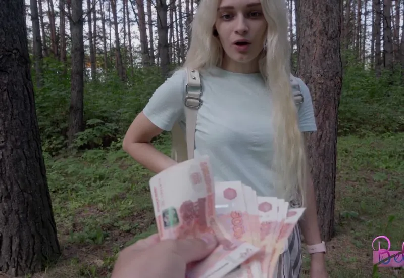 Dùng tiền gạ địt bạn gái hám tiền ngay trong rừng vắng vẻ