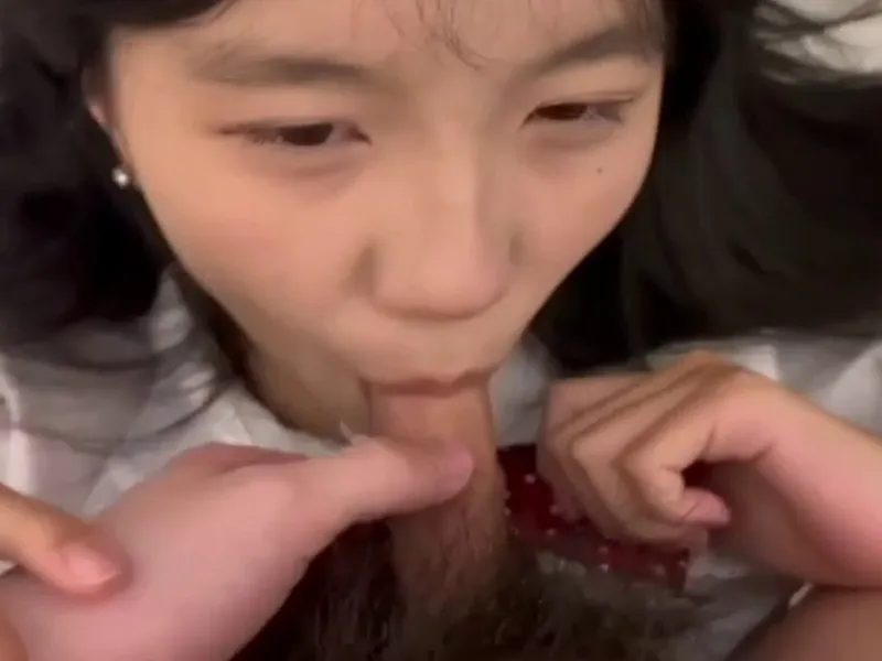 Em loli dễ thương mút thằng nhỏ biến em thành con em đĩ dâm dục p2